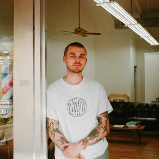 Tanner Blake, barber